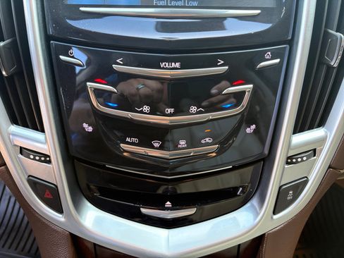 Used 2014 Cadillac SRX Luxury w/ Driver Awareness Package FWD image 17