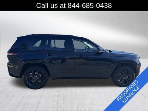 Used 2023 Jeep Grand Cherokee 30th Anniversary image 4