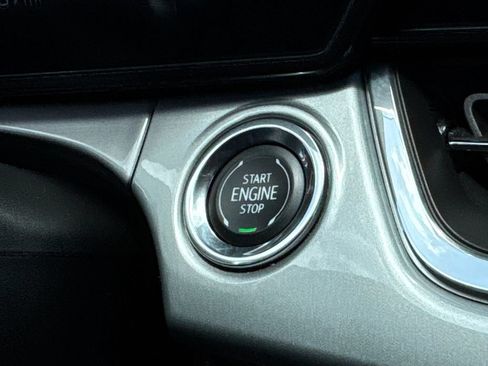 Used 2025 Chevrolet Trax LT w/ LT Convenience Package FWD image 31