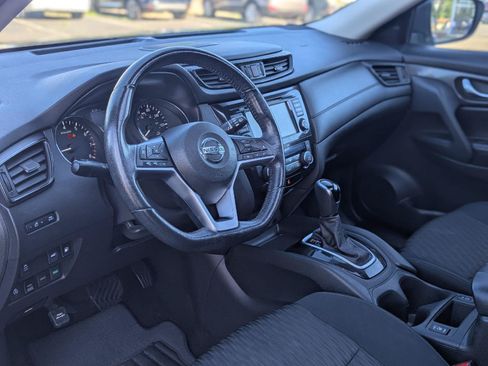 Used 2018 Nissan Rogue SV w/ Sun & Sound Touring Package AWD/4WD image 18