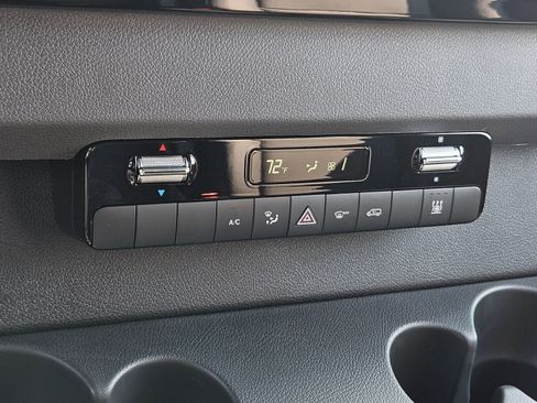 New 2024 Mercedes-Benz eSprinter 170 Cargo image 30