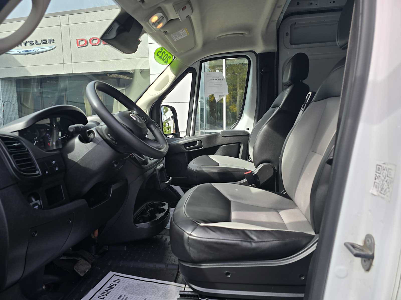 Used 2025 RAM ProMaster 3500 w/ Convenience Group FWD image 2