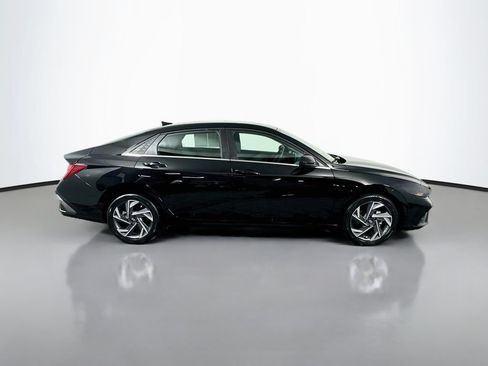 Used 2025 Hyundai Elantra SEL w/ Cargo Package FWD image 9