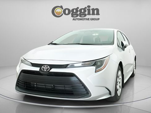Used 2026 Toyota Corolla LE FWD image 32