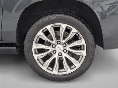 Used 2021 GMC Yukon XL Denali w/ Denali Premium Package image 19