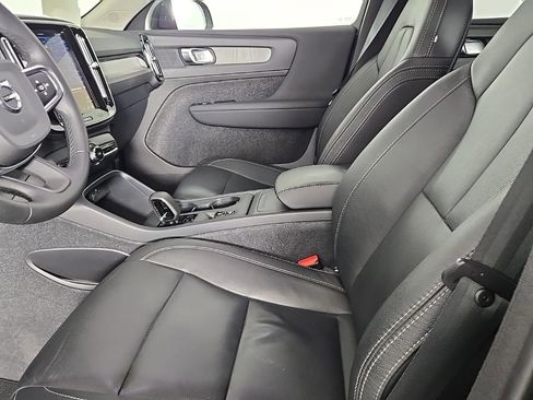 Certified 2024 Volvo XC40 B5 Core image 13