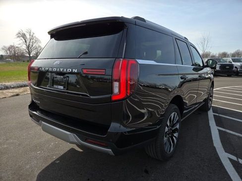 Used 2025 Ford Expedition Platinum w/ Driver's Package image 8