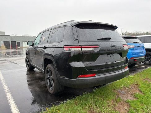 Used 2025 Jeep Grand Cherokee L Laredo image 9