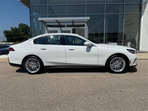 Certified 2025 BMW 530i xDrive w/ Premium Package image 2