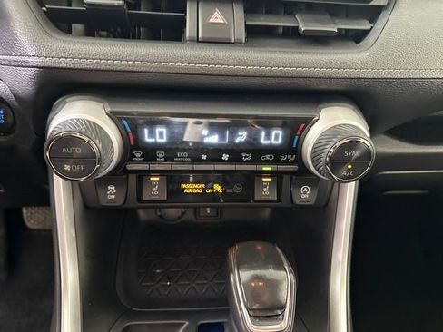 Used 2020 Toyota RAV4 XLE w/ Convenience Package image 30