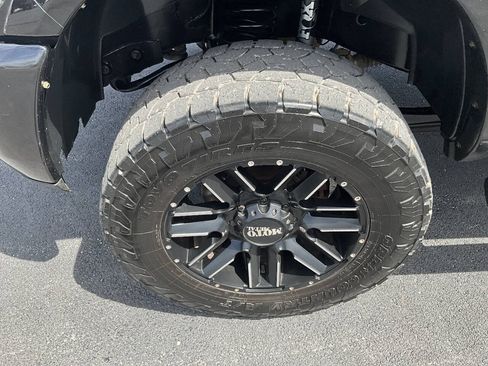 Used 2015 RAM 2500 Laramie w/ Black Appearance Group AWD/4WD image 19