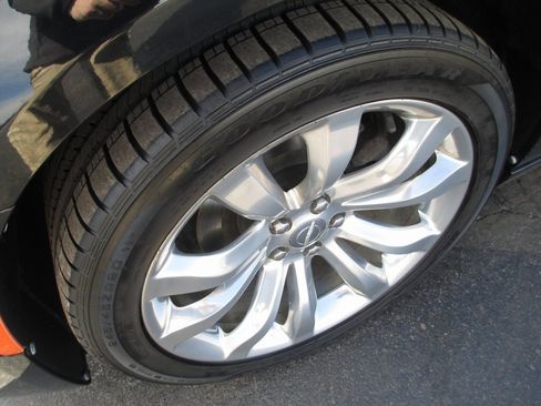 Used 2018 Chrysler 300 Limited w/ Safetytec Plus Group image 10