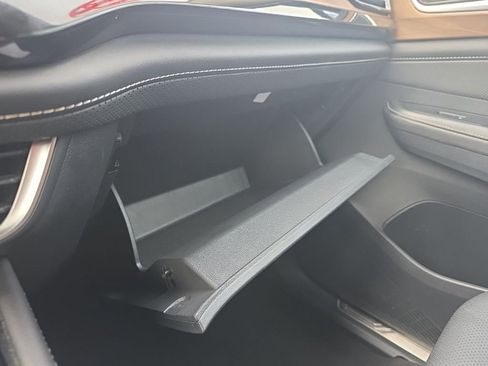 Used 2025 Volkswagen Atlas SE image 34