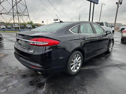 Used 2017 Ford Fusion SE w/ Fusion SE Technology Package image 5