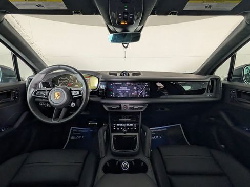 Certified 2026 Porsche Cayenne GTS AWD/4WD image 20