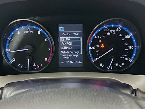 Used 2017 Toyota RAV4 XLE AWD/4WD image 18