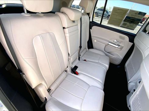 Used 2021 Mercedes-Benz GLB 250 w/ Premium Package image 18