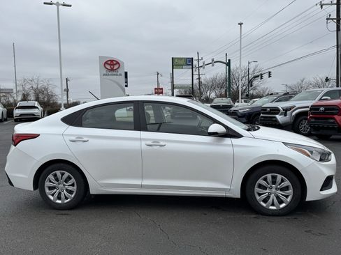 Used 2018 Hyundai Accent SE image 17