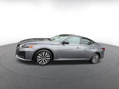 Used 2025 Nissan Altima 2.5 SV FWD image 7