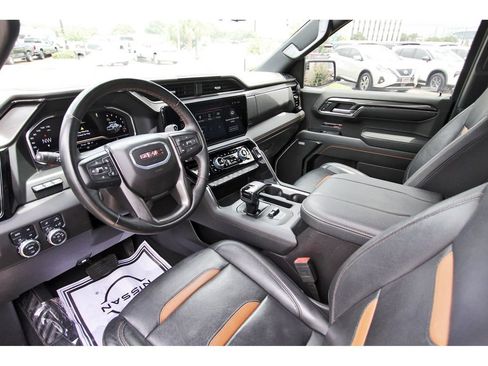 Used 2024 GMC Sierra 1500 AT4 w/ Technology Package AWD/4WD image 12