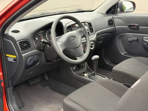Used 2010 Hyundai Accent GS FWD image 9