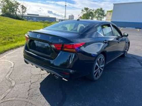 Used 2021 Nissan Altima 2.5 SR FWD image 3