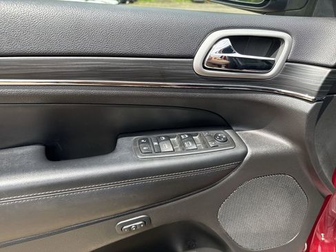 Used 2019 Jeep Grand Cherokee Limited AWD/4WD image 13