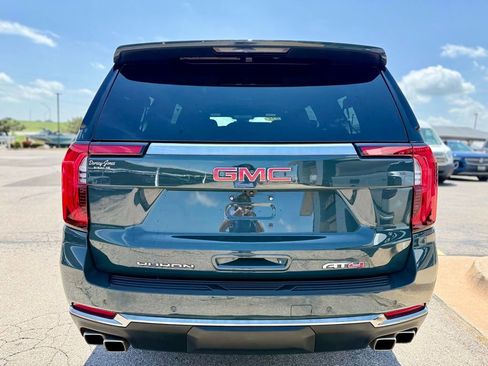 Used 2025 GMC Yukon XL AT4 image 5