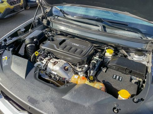 Used 2019 Jeep Cherokee Latitude Plus AWD/4WD image 44