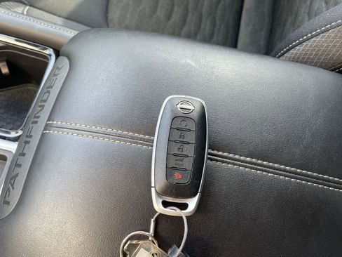 Used 2025 Nissan Pathfinder SV image 27