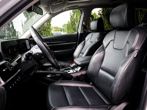 Used 2025 Kia Telluride S FWD image 16