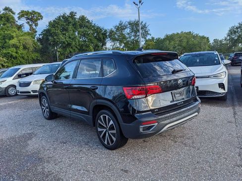 Certified 2023 Volkswagen Taos SE image 3