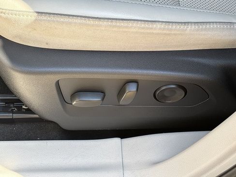 Used 2022 Buick Envision Essence w/ Technology Package I FWD image 17