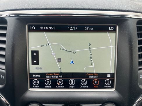 Used 2018 Jeep Grand Cherokee Laredo image 4