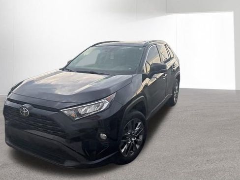 Used 2020 Toyota RAV4 XLE Premium image 2