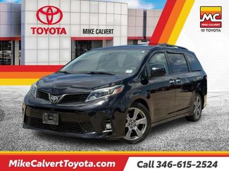 Used 2018 Toyota Sienna SE w/ Carpet Mat Package FWD video 1