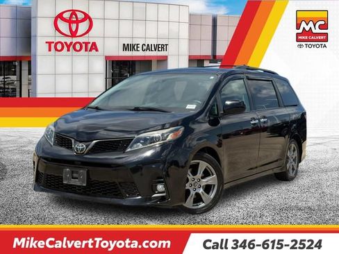 Used 2018 Toyota Sienna SE w/ Carpet Mat Package FWD image 1