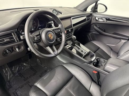 Certified 2026 Porsche Macan AWD/4WD image 4