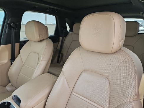 Certified 2023 Porsche Cayenne image 6