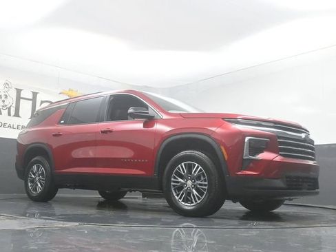 New 2026 Chevrolet Traverse LT image 2