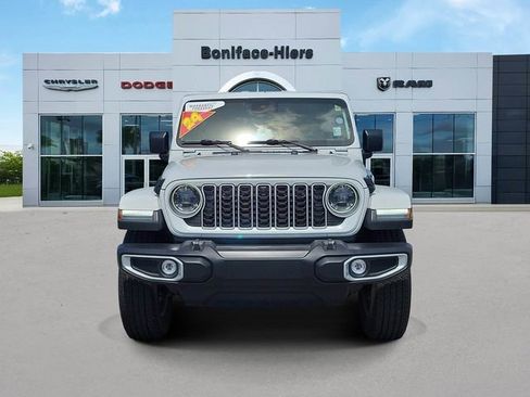 Used 2024 Jeep Wrangler Unlimited Sahara w/ Technology Group AWD/4WD image 2