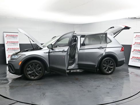 Used 2022 Volkswagen Tiguan SE image 42