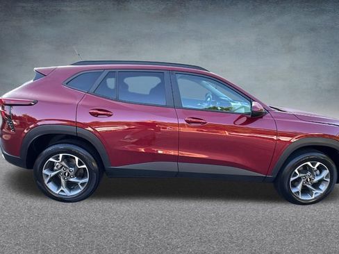 Used 2025 Chevrolet Trax LT FWD image 29