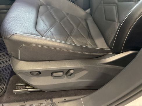 Used 2024 Volkswagen Atlas SE image 19