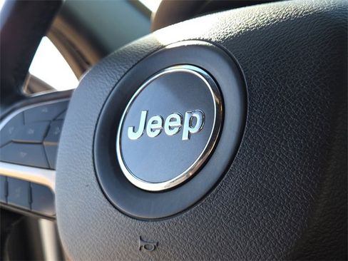 Used 2020 Jeep Grand Cherokee Limited image 25