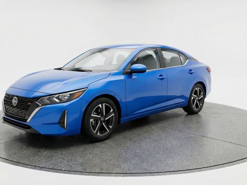 Used 2025 Nissan Sentra SV image 3