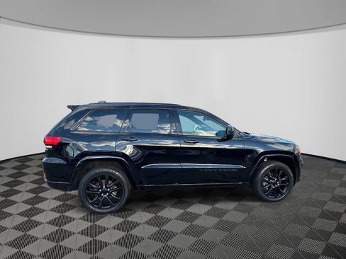 Certified 2022 Jeep Grand Cherokee Laredo X AWD/4WD image 8