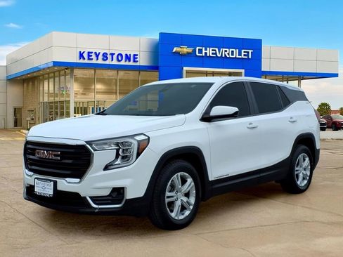 Used 2024 GMC Terrain SLE FWD image 3