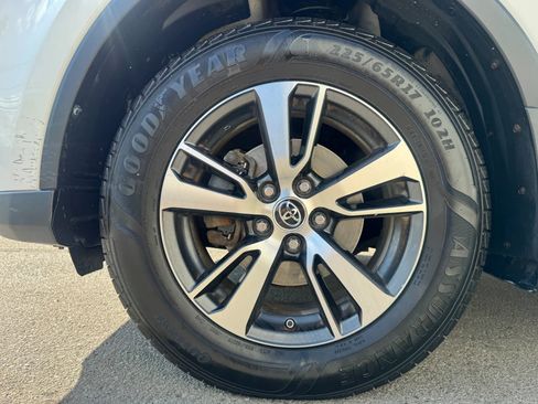 Used 2018 Toyota RAV4 XLE image 29