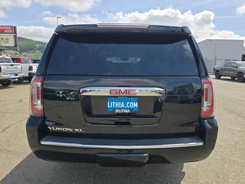 Used 2017 GMC Yukon XL Denali w/ Open Road Package AWD/4WD image 4